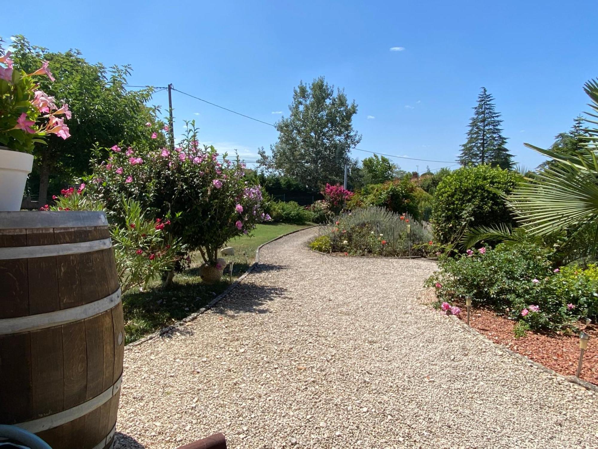 Aux Trois Muriers Villeneuve-sur-Lot Exterior photo